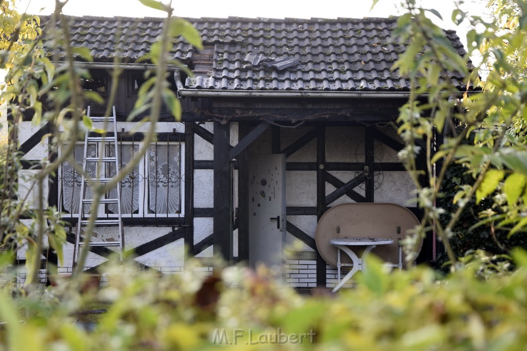 Feuer 1 brannten 3 Lauben Koeln Fuehlingen Kriegerhofstr P107.JPG - Miklos Laubert